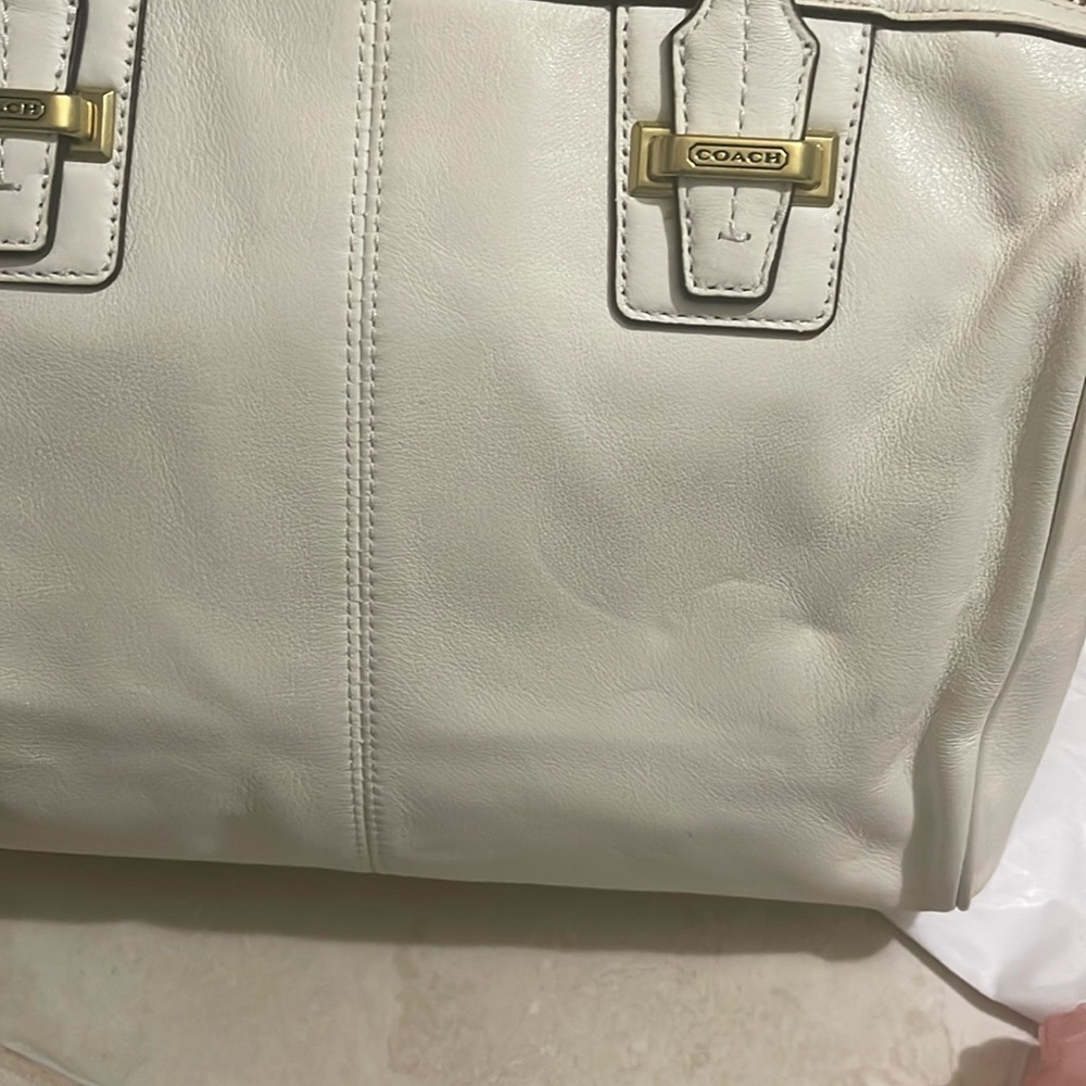COACH- Taylor leather satchel in Ivory - F25296- GUC - Picture 12 of 17